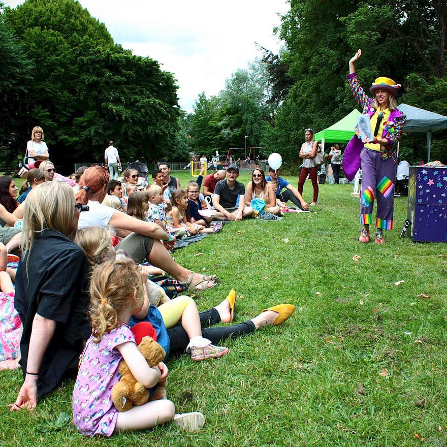 Children watching clown